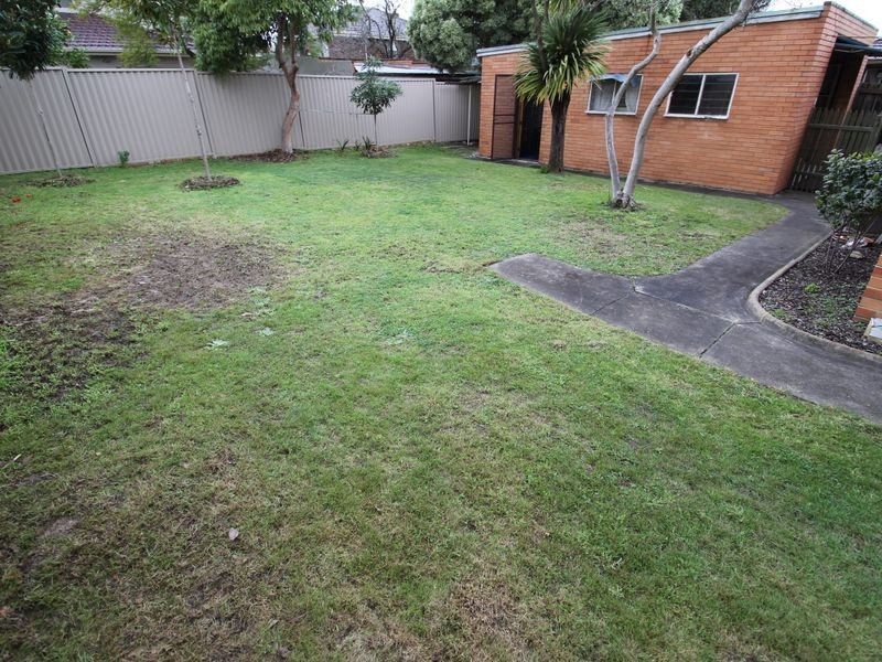 136 Blackburn Road, Glen Waverley VIC 3150