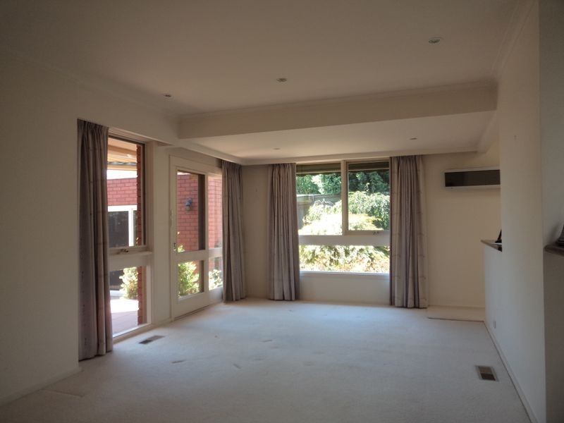 10 ingleside Crescent, Glen Waverley VIC 3150