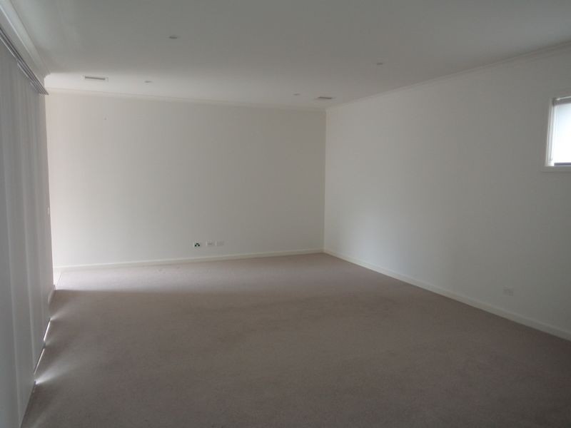 30 Grove Way, Wantirna South VIC 3152