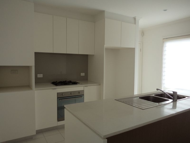 30 Grove Way, Wantirna South VIC 3152