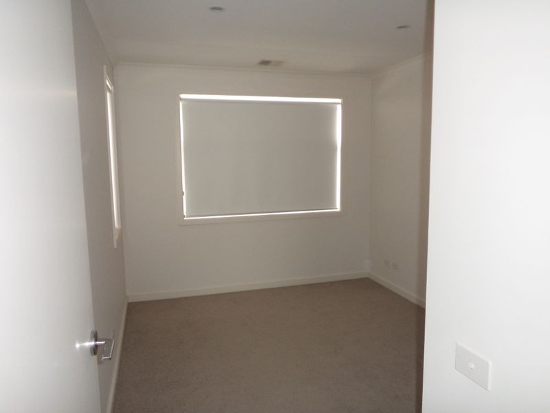 30 Grove Way, Wantirna South VIC 3152