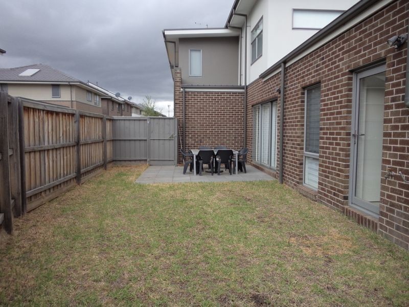 30 Grove Way, Wantirna South VIC 3152