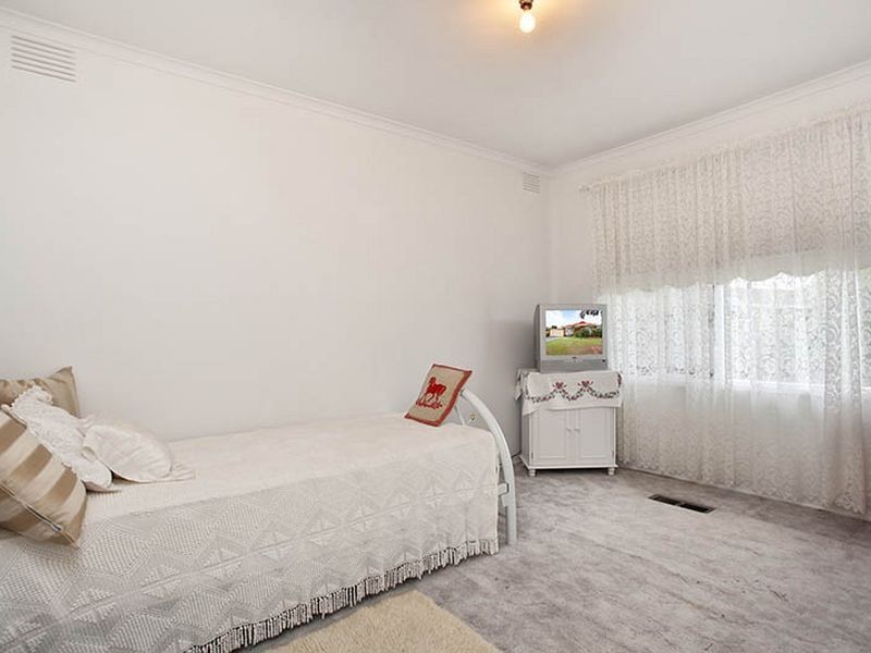 25 Chivalry Avenue, Glen Waverley VIC 3150