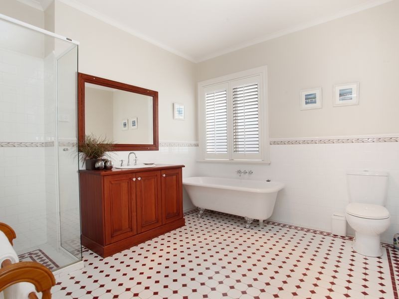 6 Lansell Road, Glen Waverley VIC 3150