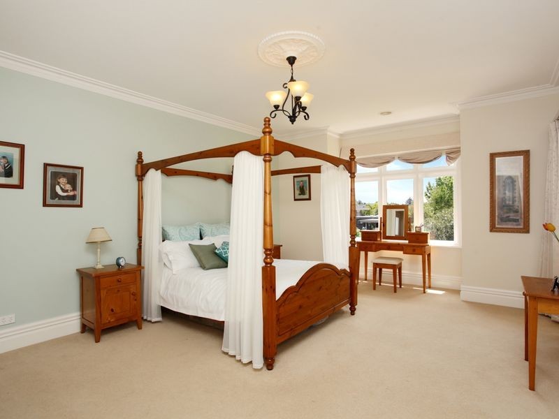 6 Lansell Road, Glen Waverley VIC 3150