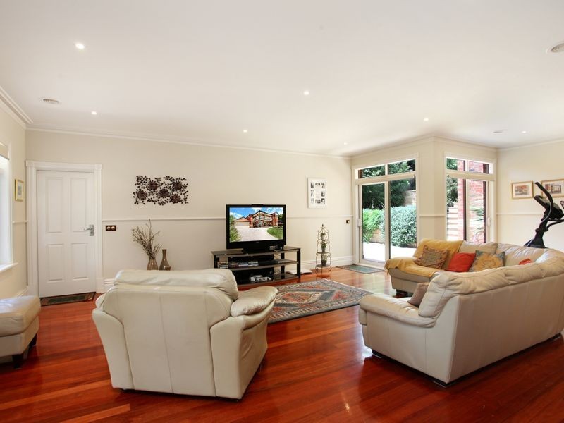 6 Lansell Road, Glen Waverley VIC 3150