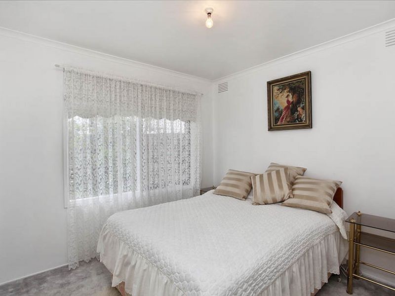 25 Chivalry Avenue, Glen Waverley VIC 3150