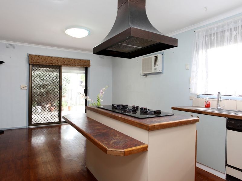 22 Cambridge Drive, Springvale South VIC 3172