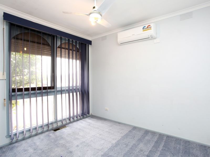 22 Cambridge Drive, Springvale South VIC 3172