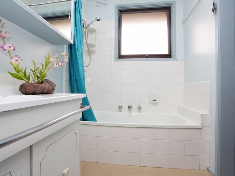 22 Cambridge Drive, Springvale South VIC 3172