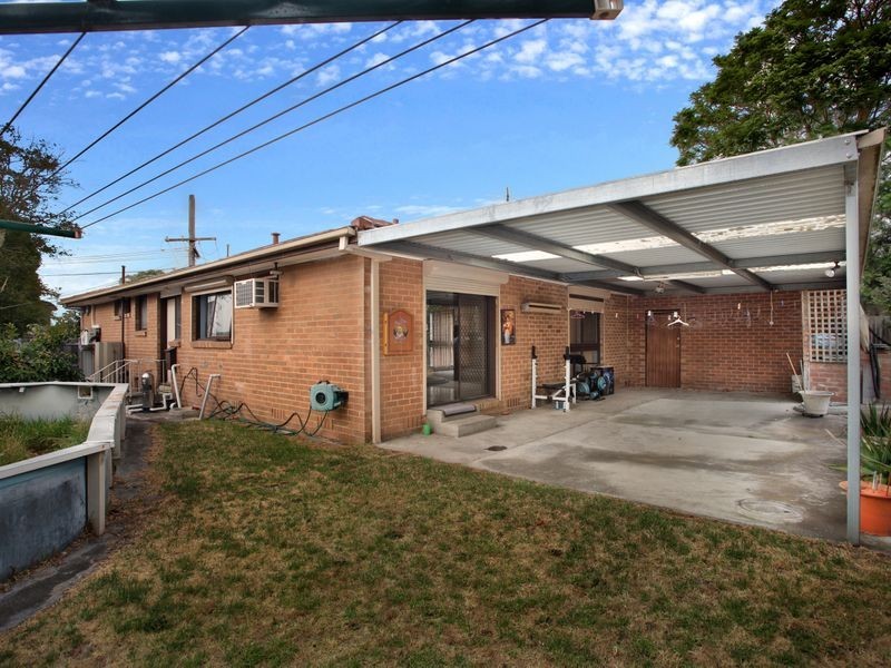 22 Cambridge Drive, Springvale South VIC 3172