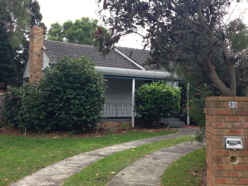 35 Lincoln Avenue, Glen Waverley VIC 3150