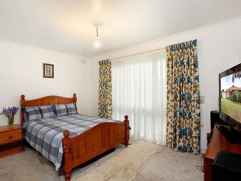 25 Chivalry Avenue, Glen Waverley VIC 3150