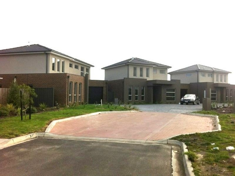 1/11 Parkwood Crt, Deer Park VIC 3023