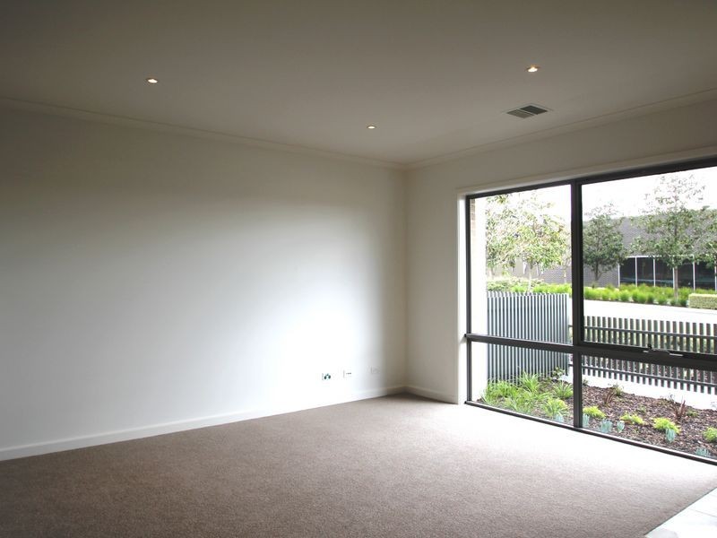 10 Harcrest Blvd, Wantirna South VIC 3152