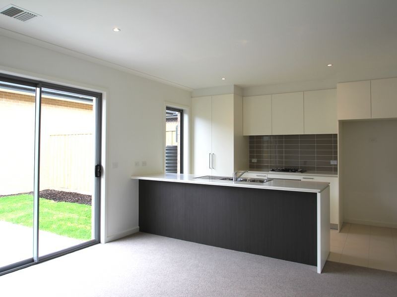 10 Harcrest Blvd, Wantirna South VIC 3152