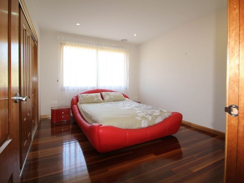 24 Greenways Road, Glen Waverley VIC 3150