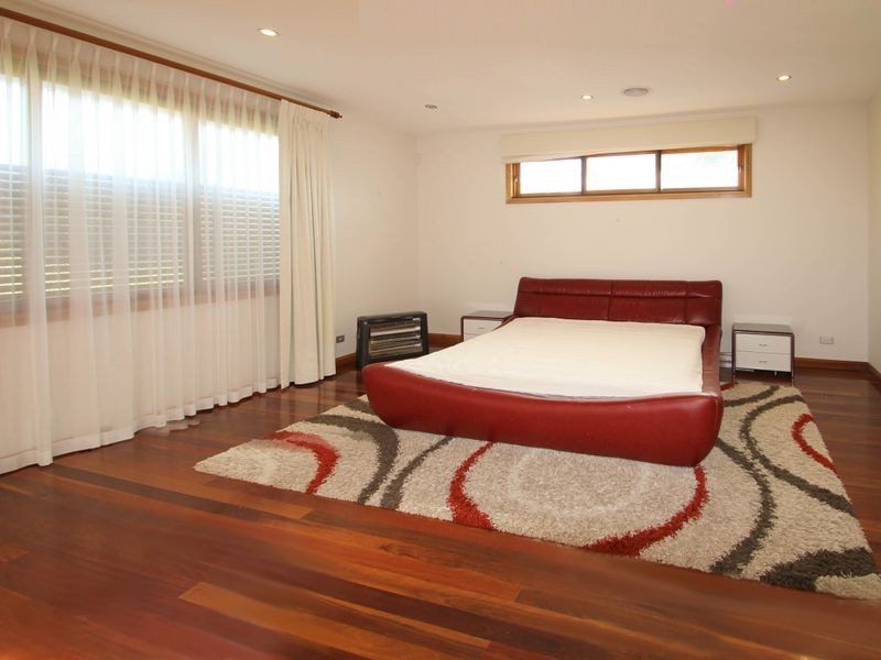 24 Greenways Road, Glen Waverley VIC 3150