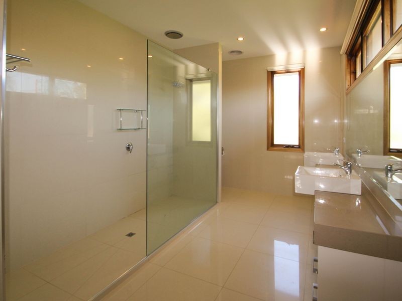 24 Greenways Road, Glen Waverley VIC 3150