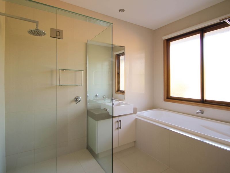 24 Greenways Road, Glen Waverley VIC 3150