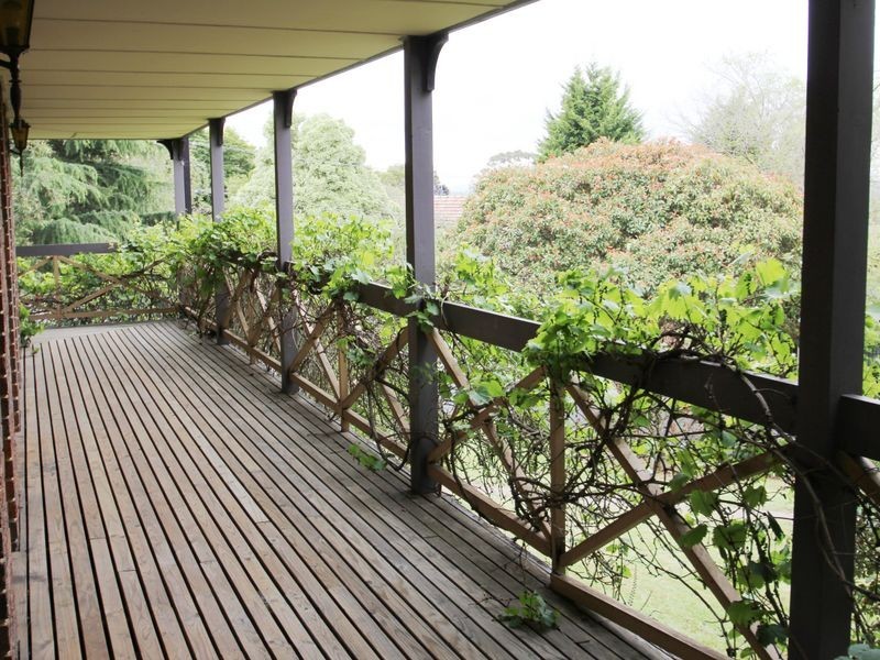 10 Pleasant View, Wheelers Hill VIC 3150