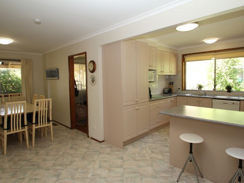 16 Clematis Street, Glen Waverley VIC 3150