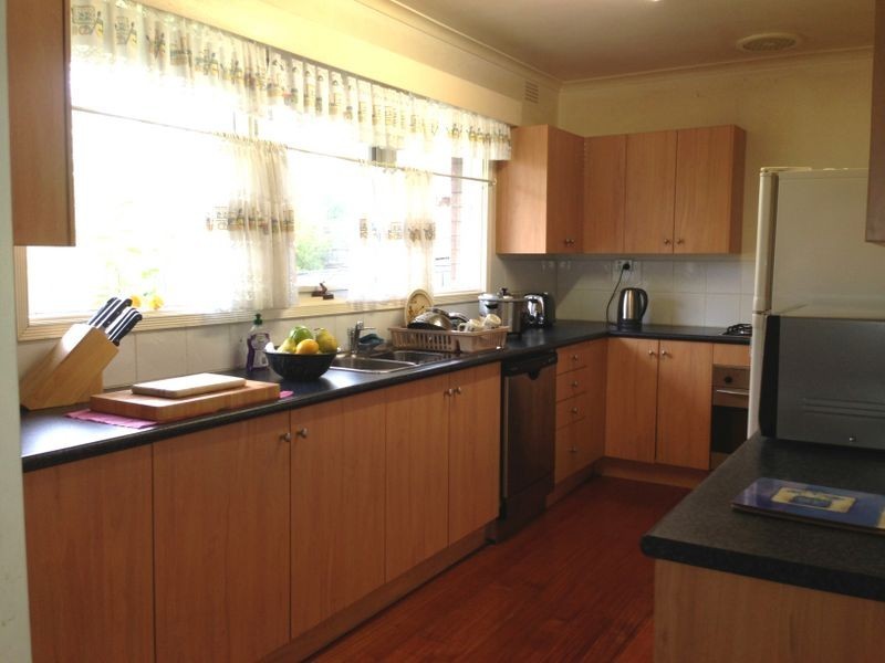 4/13 St Johns Wood Road, Mount Waverley VIC 3149