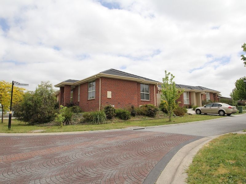 1&1A Lancaster Way, Beaconsfield VIC 3807