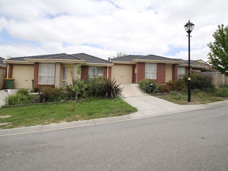 1&1A Lancaster Way, Beaconsfield VIC 3807