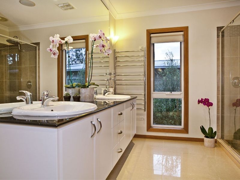 16 Kennedy Street, Glen Waverley VIC 3150