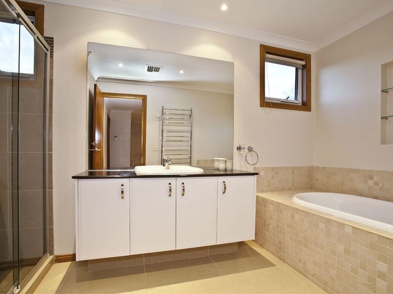 16 Kennedy Street, Glen Waverley VIC 3150