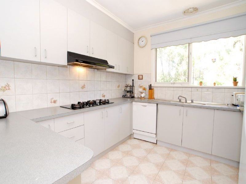 1 Corunna Crt, Glen Waverley VIC 3150