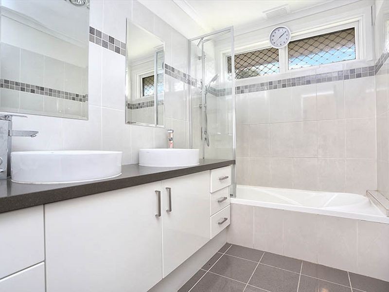 45 Whites Lane, Glen Waverley VIC 3150