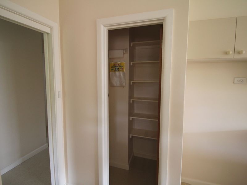 8 Ingleside Cres, Glen Waverley VIC 3150