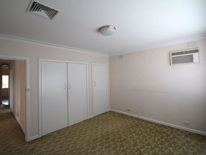 8 Ingleside Cres, Glen Waverley VIC 3150