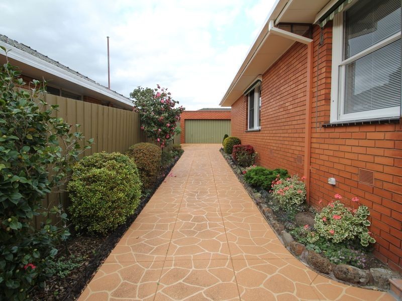 8 Ingleside Cres, Glen Waverley VIC 3150