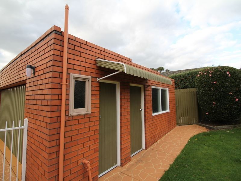 8 Ingleside Cres, Glen Waverley VIC 3150