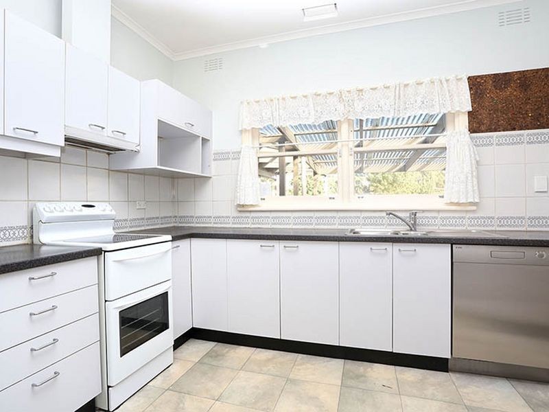 34 Mccomas Grove, Burwood VIC 3125