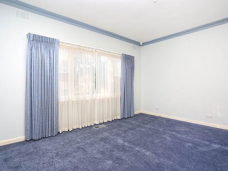 34 Mccomas Grove, Burwood VIC 3125