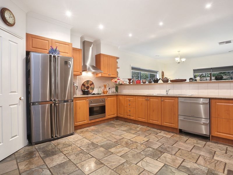 23 Mount Pleasant Drive, Mount Waverley VIC 3149