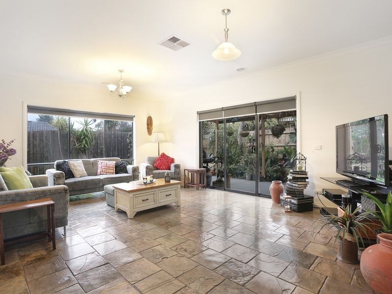 23 Mount Pleasant Drive, Mount Waverley VIC 3149