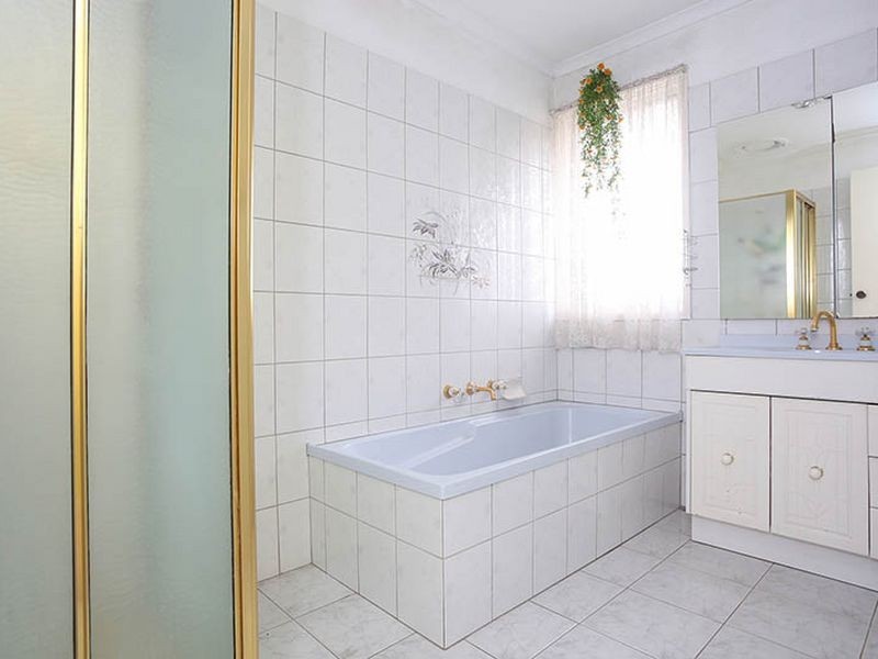 4 Enngonia Cres, Clayton South VIC 3169