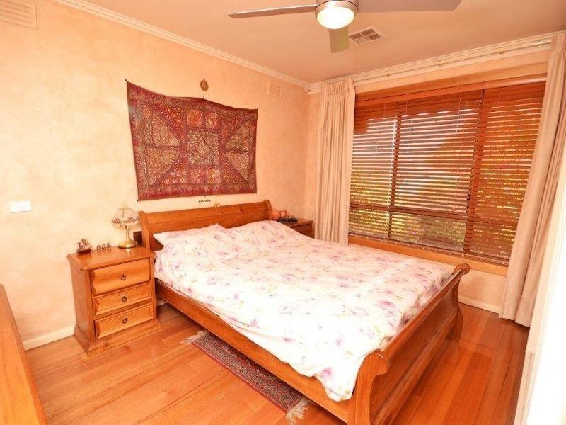 16 Robert Street, Chadstone VIC 3148