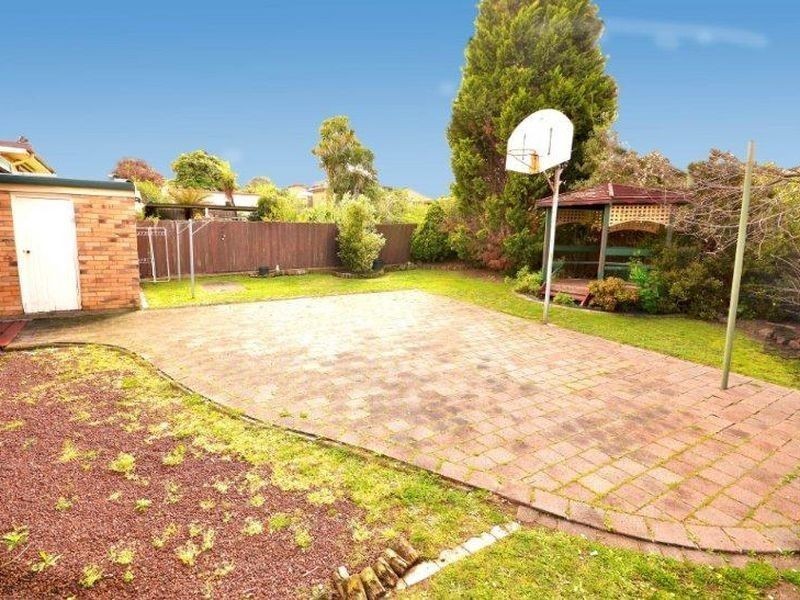 16 Robert Street, Chadstone VIC 3148