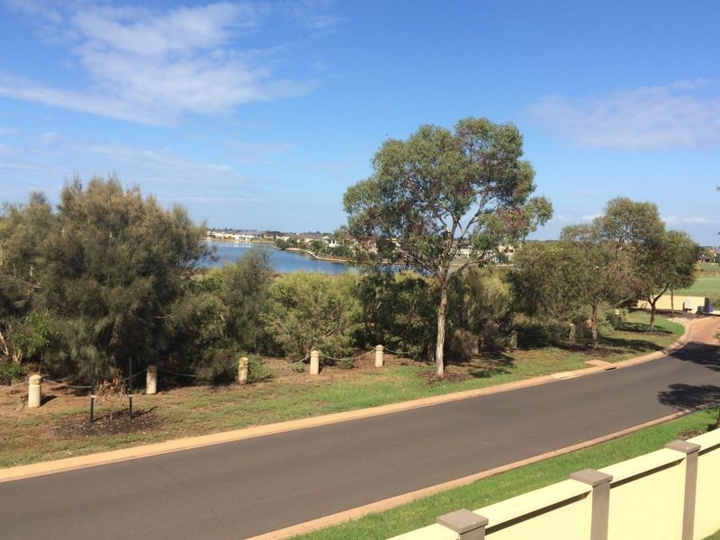 33/9 Greg Norman Drive, Point Cook VIC 3030