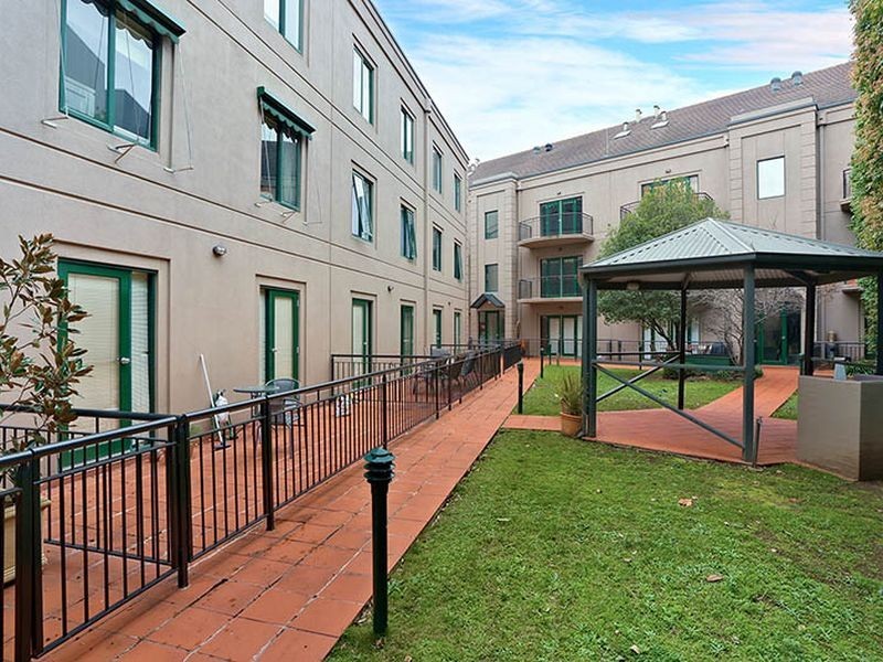 18/1495-14 Malvern Rd, Glen Iris VIC 3146