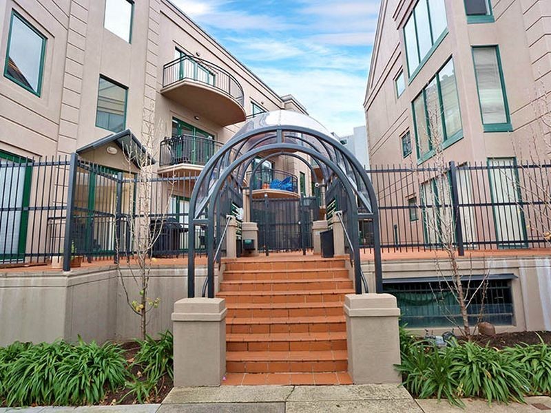 18/1495-14 Malvern Rd, Glen Iris VIC 3146