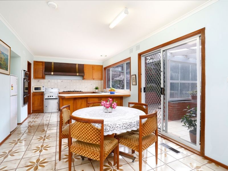 11 Dalkeith Close, Wheelers Hill VIC 3150