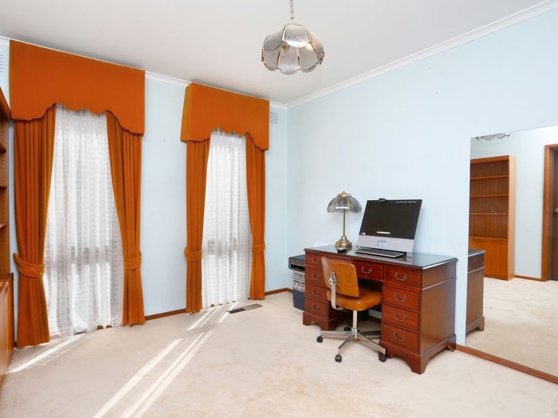 11 Dalkeith Close, Wheelers Hill VIC 3150