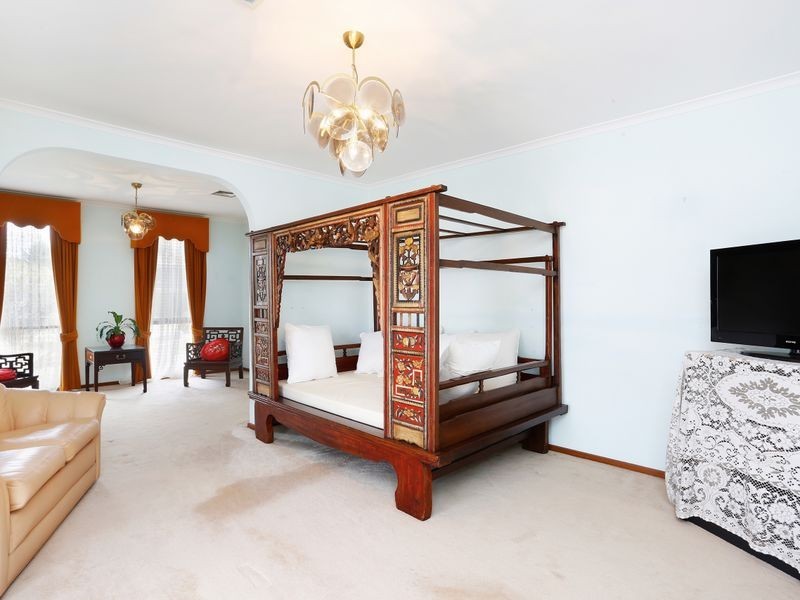 11 Dalkeith Close, Wheelers Hill VIC 3150